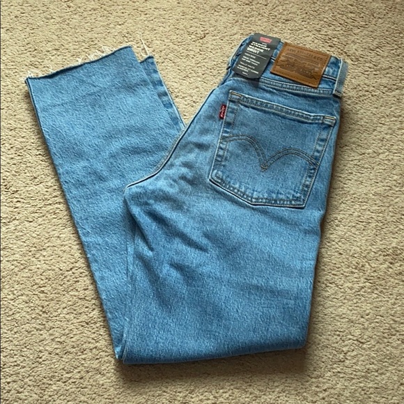 NWT Levi jeans - Picture 2 of 4